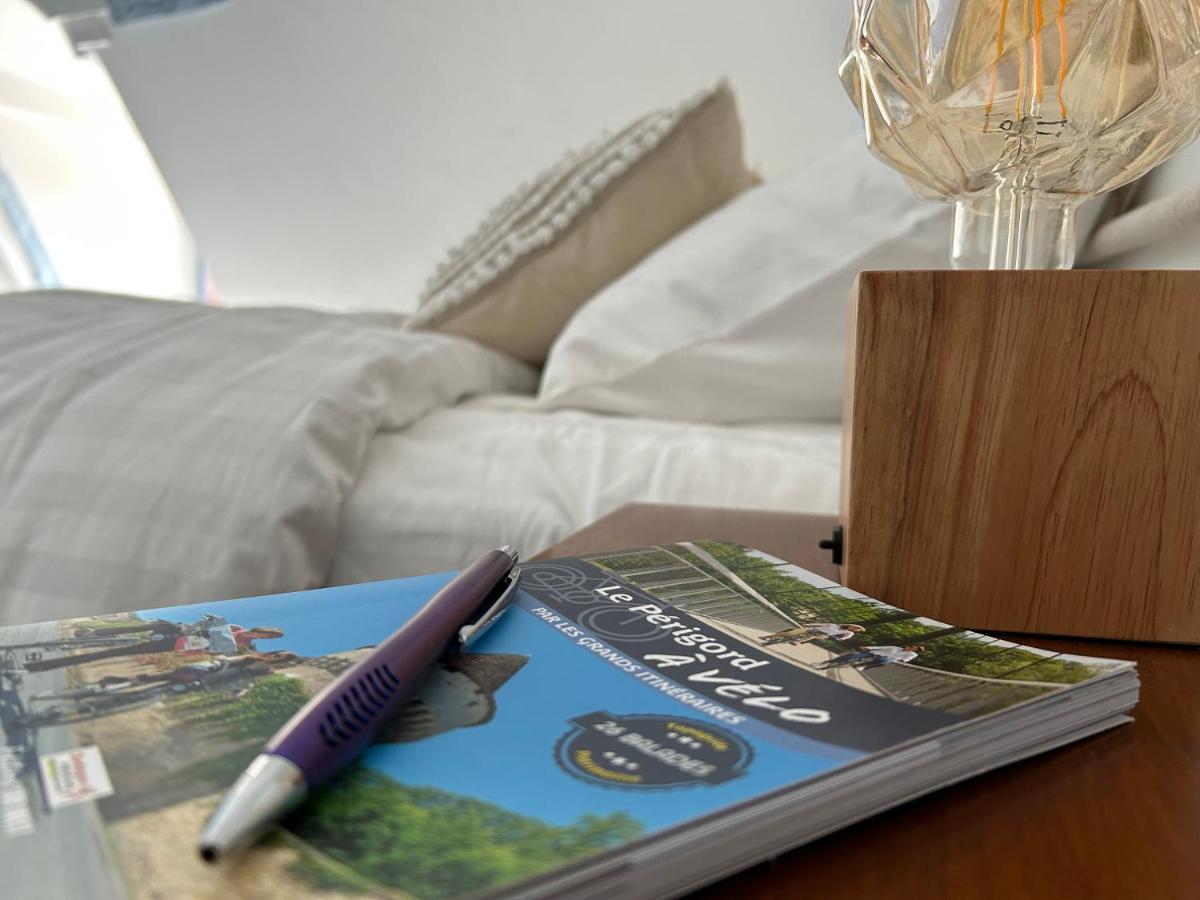 Demeure Du Vallon - Chambres D'Hotes De Charme Azerat Екстериор снимка