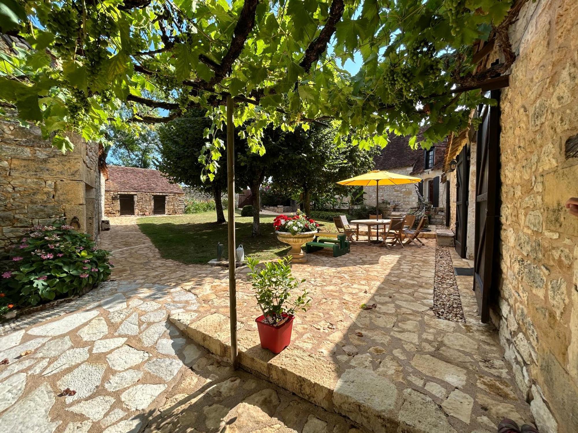 Demeure Du Vallon - Chambres D'Hotes De Charme Azerat Екстериор снимка