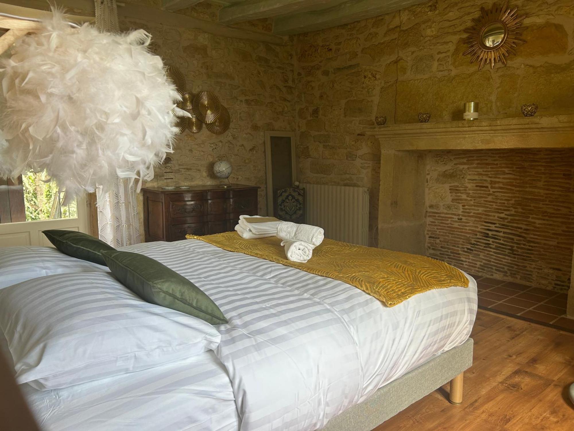 Demeure Du Vallon - Chambres D'Hotes De Charme Azerat Екстериор снимка